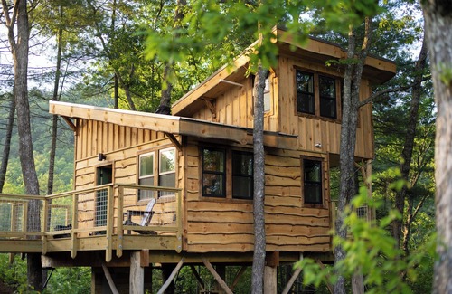 Zirconia Cabina | Custom Tajar Treehouse in Tuxedo Falls Resort with Private Waterfalls & Hiking