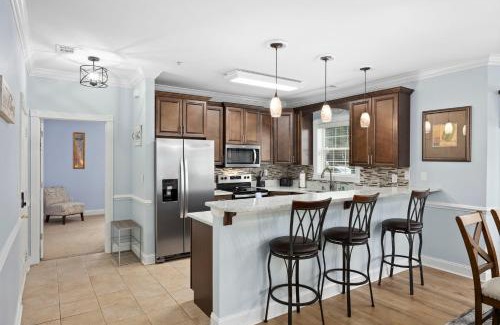 Central Myrtle Beach Apartamento | Beautifully Decorated 3 BR,2 Bath Condo, First floor wth Walk in Shower! Located in Golf Community
