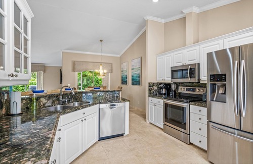 Vero Beach Casa | Beautifully decorated and centrally located! Pool table and Fenced yard.