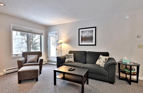 Killington Casa | Beautifully decorated 3 bedroom condo nestled Slopeside on Pico Mountain Ski-in Ski-out G101