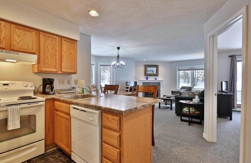 Killington Casa | Beautifully decorated 3 bedroom condo nestled Slopeside on Pico Mountain Ski-in Ski-out G101