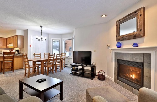 Killington Casa | Beautifully decorated 3 bedroom condo nestled Slopeside on Pico Mountain Ski-in Ski-out G101