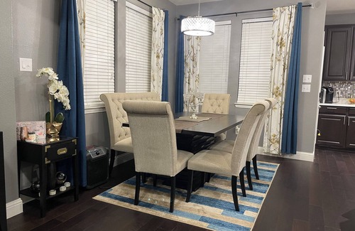 Lincoln Park Casa | Beautifully decorated family home- Pet friendly and close to major highways!
