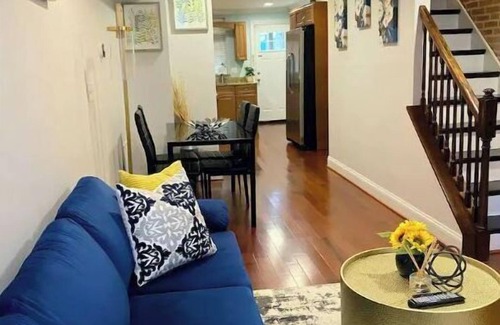 South Baltimore Casa | Beautifully decorated Federal Hill home w/ rooftop