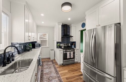 Kamm's Corners Apartamento | Beautifully Designed, Hot Tub, Game Room, N64, Sleeps 10