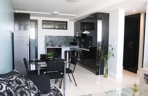 Windhoek Central Apartamento | Bellamente amueblado, en el corazón de Windhoek.
