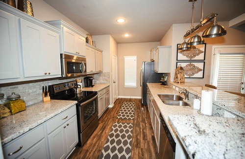 Wellborn Casa | Beautifully furnished townhome! Spacious Aggie retreat!