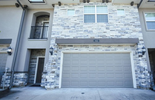 Wellborn Casa | Beautifully furnished townhome! Spacious Aggie retreat!