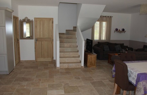 Taillades Casa | Bellamente amueblado y equipado 3 dormitorios / 2 baños + piscina, en el Luberon.