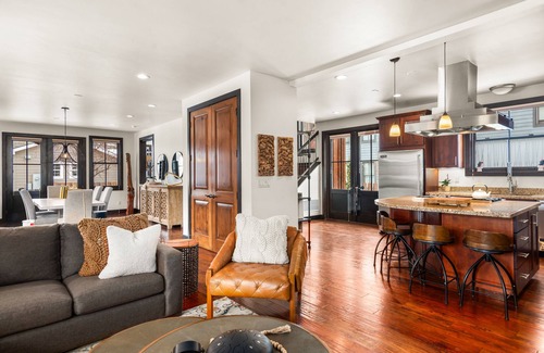 Basalt Casa | BEAUTIFULLY FURNISHED spacious family retreat in the heart of Willits