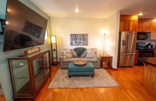 Corvallis Cabaña | Beautifully furnished, charming 1bd/2ba historic cottage in Downtown Corvallis