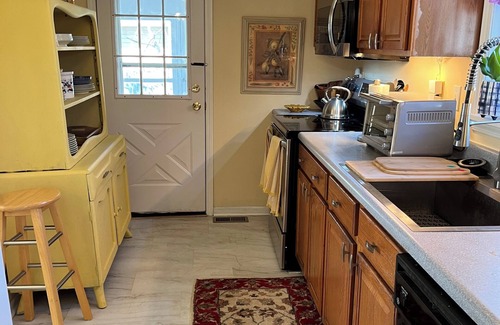 Hillsdale Casa | Beautifully furnished 3-bedroom home located half a mile from Hillsdale College