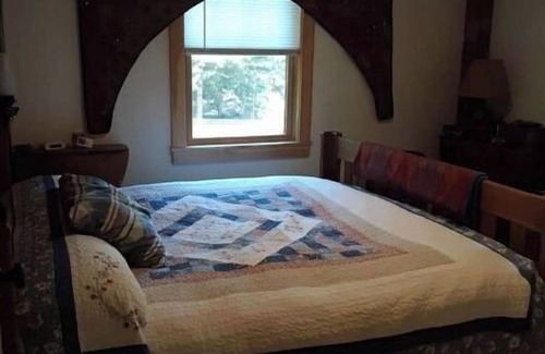 Vineyard Haven Chalet De Esquí | Beautifully handcrafted arts and craft style carriage house chalet