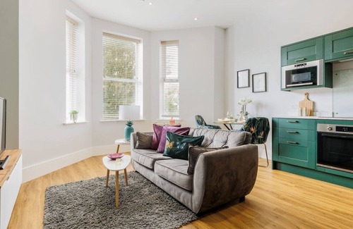 West Cliff Apartamento | Beautifully Modern 1-Bed Apt w/ Free Gym & Parking