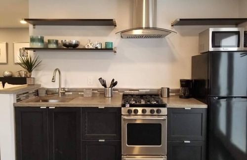 North Hollywood Cabaña | Beautifully Newly Renovated Private Guesthouse