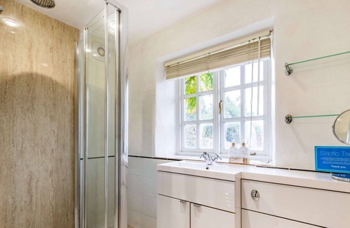 Ablington Cabaña | Beautifully presented three bedroom Cotswold holiday cottage in the Cotswolds - Old Farm Cottage