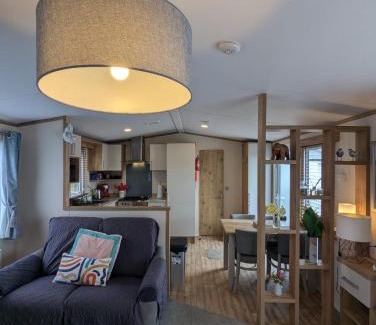 New Forest District Complejo | BEAUTIFULLY PRESENTED CARAVAN DOG FRIENDLY on AWARD WINNING SHOREFIELD COUNTRY PARK Entertainment passes and linen included
