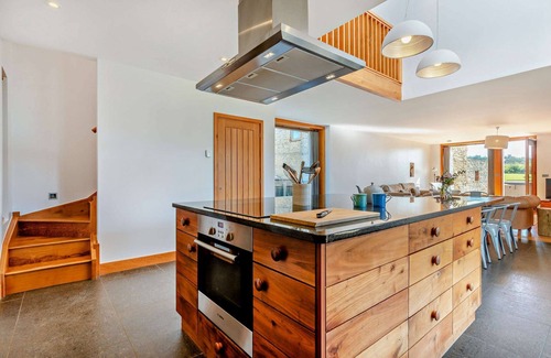 Great Tew Cabaña | Beautifully presented Cotswold holiday cottage with a hot tub - Walnut Barn