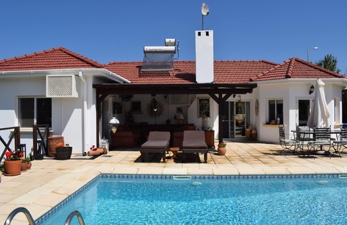 Catalkoy Casa | Bonito bungalow de 3 dormitorios reformado situado cerca del mar.