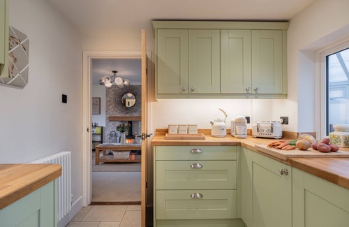 Witney Cabaña | Beautifully presented dog friendly holiday cottage - Holly Tree Cottage