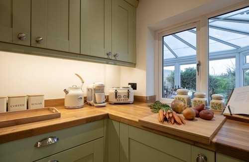 Witney Cabaña | Beautifully presented dog friendly holiday cottage - Holly Tree Cottage