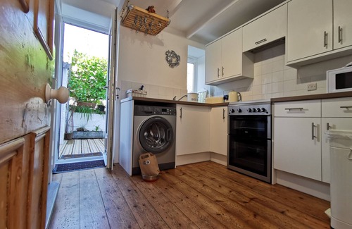 Newlyn Cabaña | Beautifully presented former Fishermans Cottage and Pet Friendly