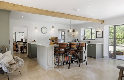 Burford Cabaña | Beautifully presented dog friendly barn conversion - The Tallat