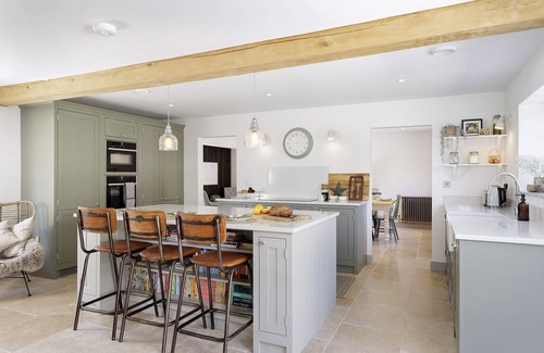Burford Cabaña | Beautifully presented dog friendly barn conversion - The Tallat