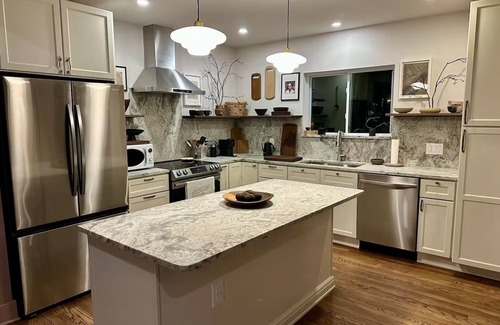 Cleveland Casa | Beautifully Remodeled 3-bedroom house with AC in Cleveland Heights.