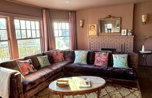Cleveland Casa | Beautifully Remodeled 3-bedroom house with AC in Cleveland Heights.