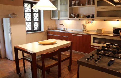 Cornale Casa | Impresionante casa de campo bien restaurado con una piscina rodeada de vegetación