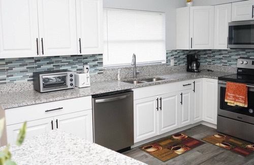 Pine Hills Casa | Cheerful 3-Bedroom Home w/ Indoor Fireplace
