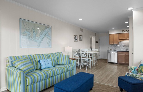 Morehead City Condominio | Beautifully remodeled oceanfront condo with lovely views, pool access & W/D