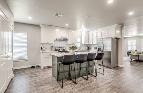 Central Oklahoma City Casa | Beautifully Remodeled 3B1.5B W/ King Bed By OU Med