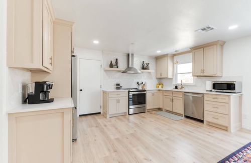 Springdale Casa | Beautifully Remodeled-Newly Furnished-Cozy, Colorful & Eclectic Home in N OKC!