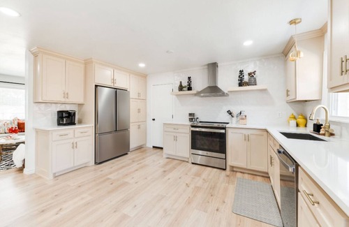Springdale Casa | Beautifully Remodeled-Newly Furnished-Cozy, Colorful & Eclectic Home in N OKC!