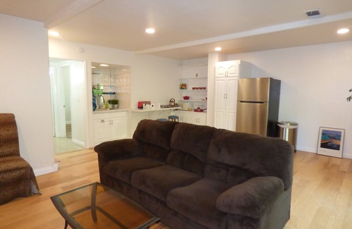 Agoura Hills Casa | Beautifully remodeled, Furnished, looks like a new home, 1 Bedroom and 1 Ba