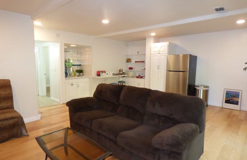 Agoura Hills Casa | Beautifully remodeled, Furnished, 4 Bedrooms and 3 Bathrooms,