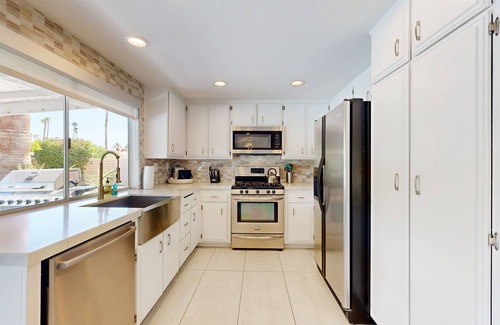 Sonora Sunrise Casa | Beautifully Remodeled Mid-Century Modern Home with Private Heated Pool & Spa