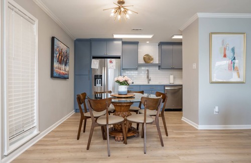 Rockwell Condominio | Beautifully remodeled lakefront condo with boat slip