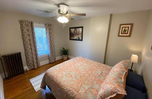Niagara Falls Casa | Beautifully remodeled house 1.5 miles from falls.