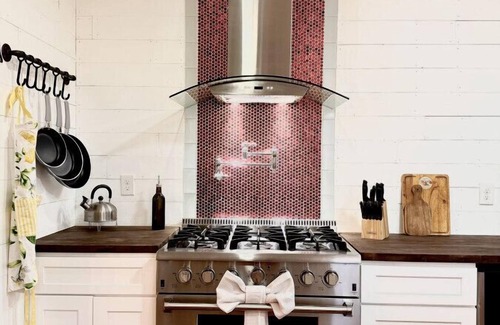 Northwest Los Angeles Heights Casa | Beautifully Remodeled Home – Perfect Location, Sleeps 8