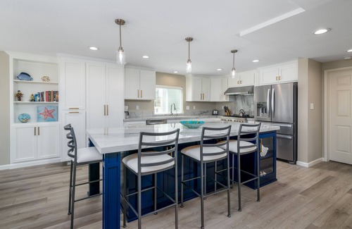 Hollywood Casa | Beautifully Remodeled Beach Retreat: Steps to Sand & Harbor – Ideal for Families