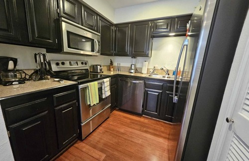 Turtle Creek Apartamento | Beautifully remodeled condo 2b/2bth conveniently in West Village, Uptown Dallas