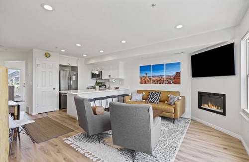 Wolf Creek Condominio | Beautifully remodeled condo, clean/cozy and minutes form Powder and Snowbasin.