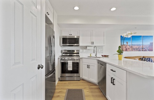 Wolf Creek Condominio | Beautifully remodeled condo, clean/cozy and minutes form Powder and Snowbasin.