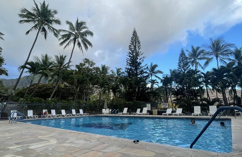 Makaha Condominio | Beautifully Remodeled studio Makaha Valley Towers