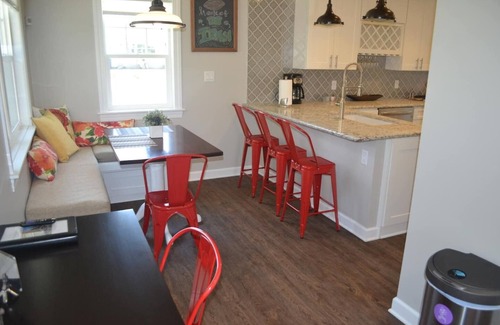 La Porte Cabaña | Beautifully Remodeled Lake Cottage with Stunning view of Stone Lake