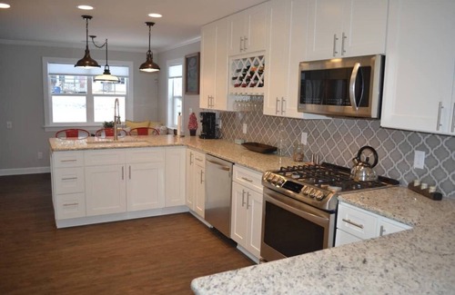 La Porte Cabaña | Beautifully Remodeled Lake Cottage with Stunning view of Stone Lake