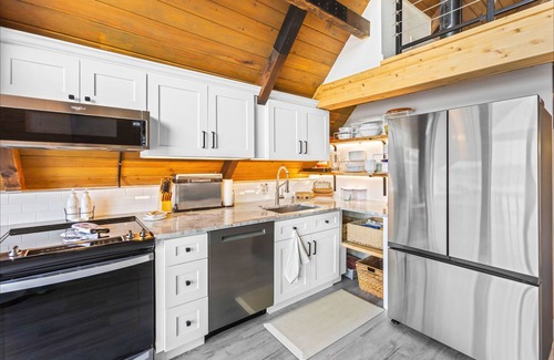 Agate Chalet De Esquí | Beautifully Remodeled Beach Front A-Frame